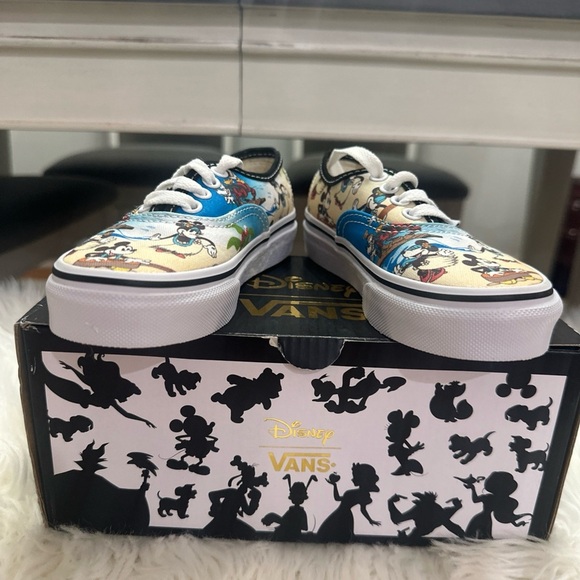 New in Box 2015 Vans + Disney collab Aloha kids 11 - Picture 2 of 6